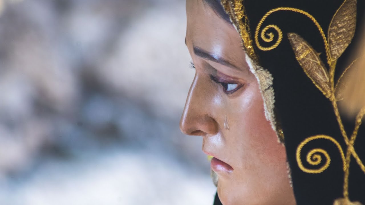 ✝️ Viernes Santo | Momentos del desfile de Ntra. Sra. de la Soledad de San Agustín