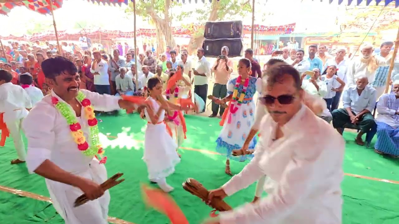 నాదెండ్ల శ్రీ నందికుంట విఘ్నేశ్వర స్వామి వారి ఆలయ వార్షకోత్సవం సందర్బంగా శారద టీచర్ గారి చెక్క భజన.