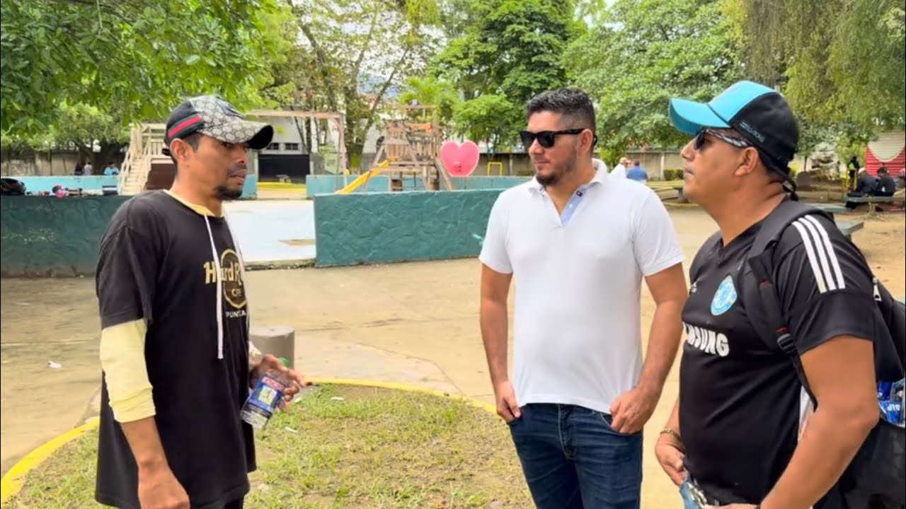 Encontramos un Artista en el Parque Central de Tocoa Colón Honduras..🇭🇳 🇭🇳