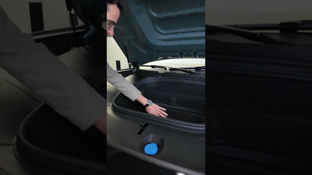 💡Swipe to open the frunk! In the all-new Porsche Cayenne electric