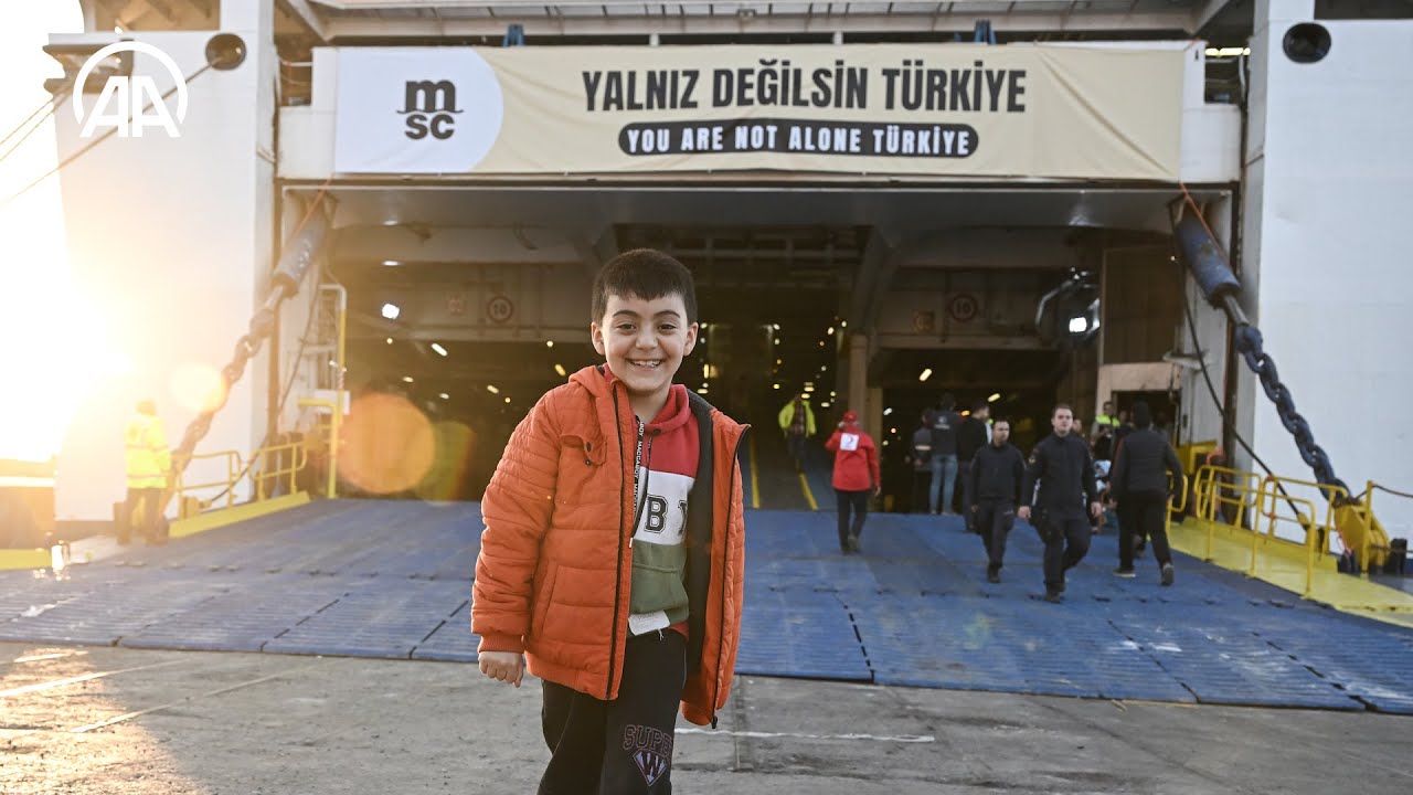 İskenderun Limanı'na demirleyen yolcu gemisi, depremzede ailelere yuva oldu