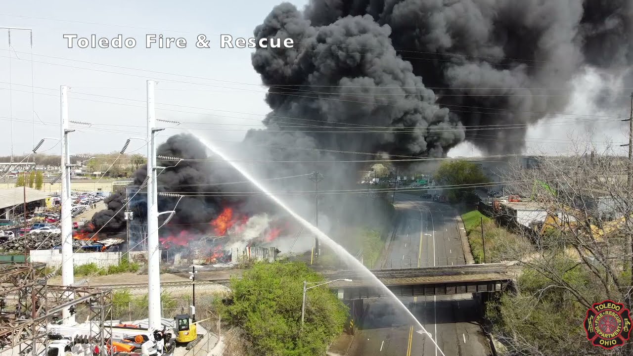 DRONE VIDEO: Large fire at Rada & Sons Auto Parts in west Toledo | April 19