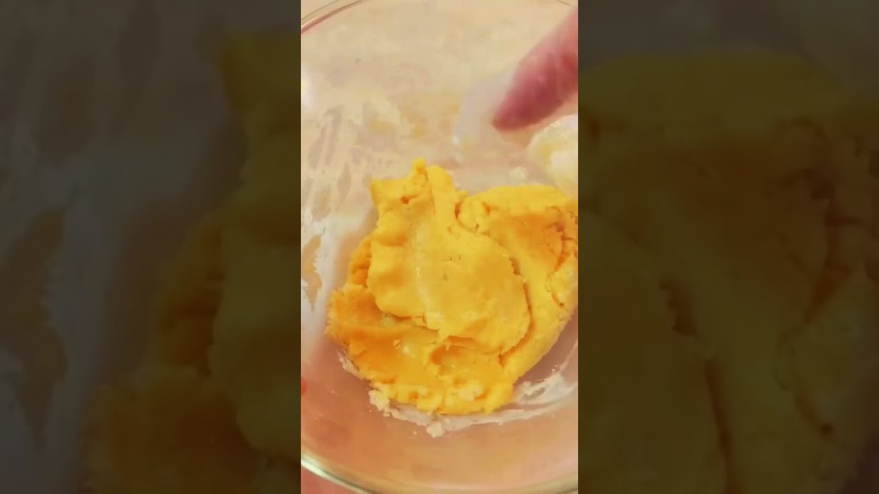 中国美食-桃酥制作 Chinese Cuisine - Making of Peach Shortbread。
