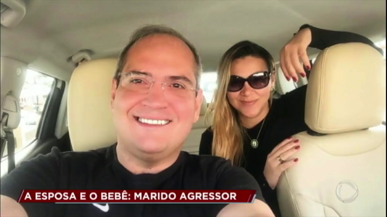 Homem joga bebê no chão e agride mulher