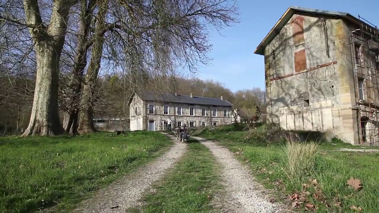 Un OVNI a Lizieres - Johnathan Sitthiphonh - Romain Weitzem