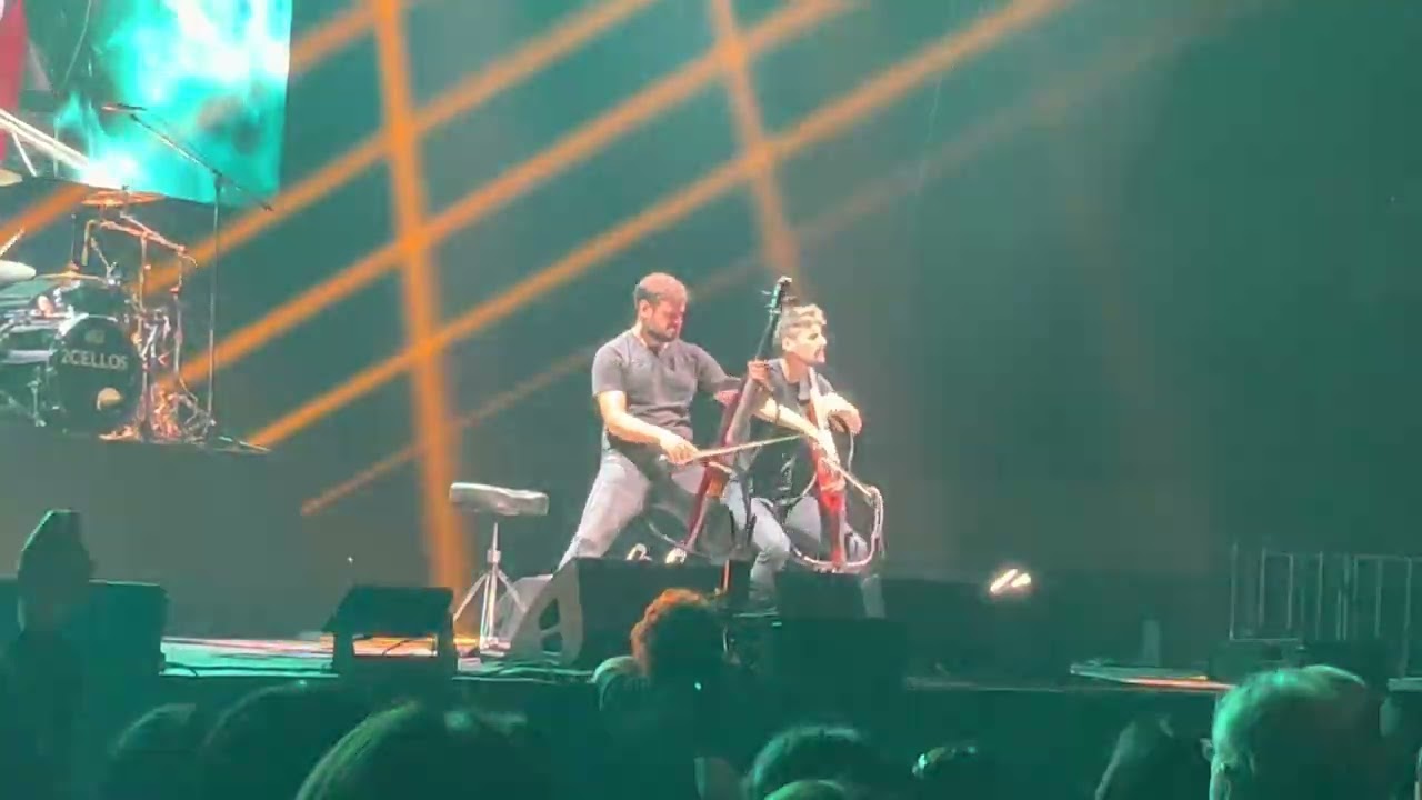 2CELLOS-Sweet Child O' Mine  Guns N' Roses cover. Live @Japan at Osaka (21/11/2022)