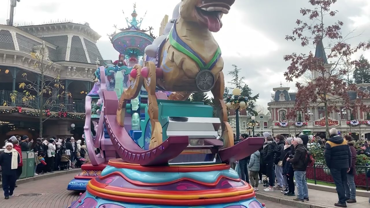 Frozen 10 Celebration parade at Disneyland Paris 2023