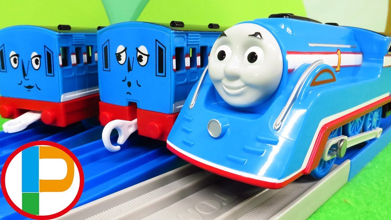 プラレール きかんしゃトーマス アニーとクララベルを連結させてお出かけ！踏切や大鉄橋を通過するよ！新幹線E5系はやぶさや成田エクスプレスと走行 OmotyanoPrussian