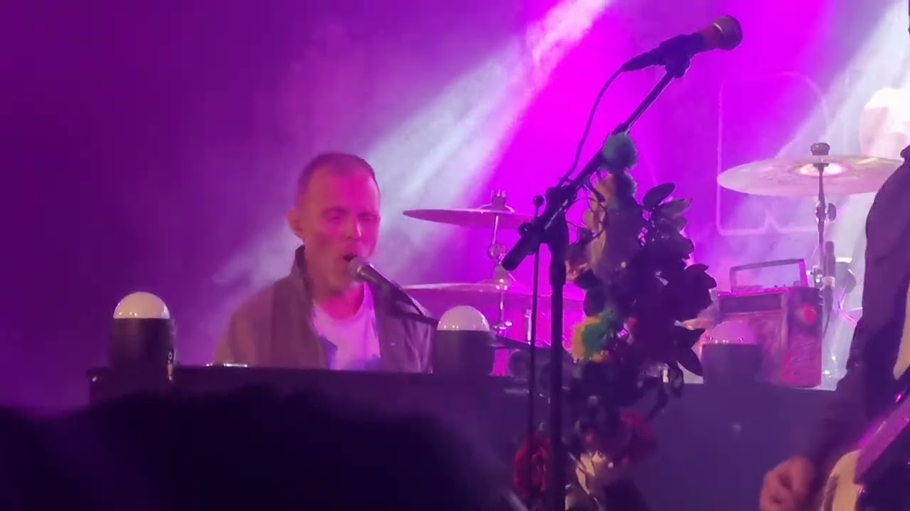 A rush of Coldplay  - karosserifabrikken Helsingør 🇩🇰 - marts 26