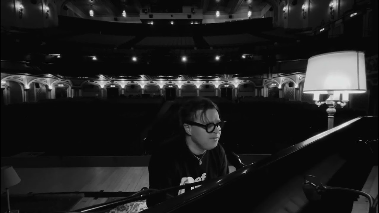 Ryan Adams - Under The Bridge (Red Hot Chili Peppers Cover)