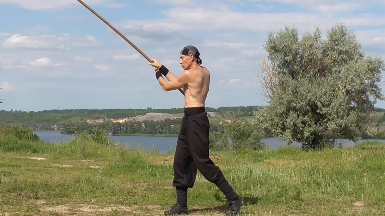 Martial arts: long stick, rotation, training.