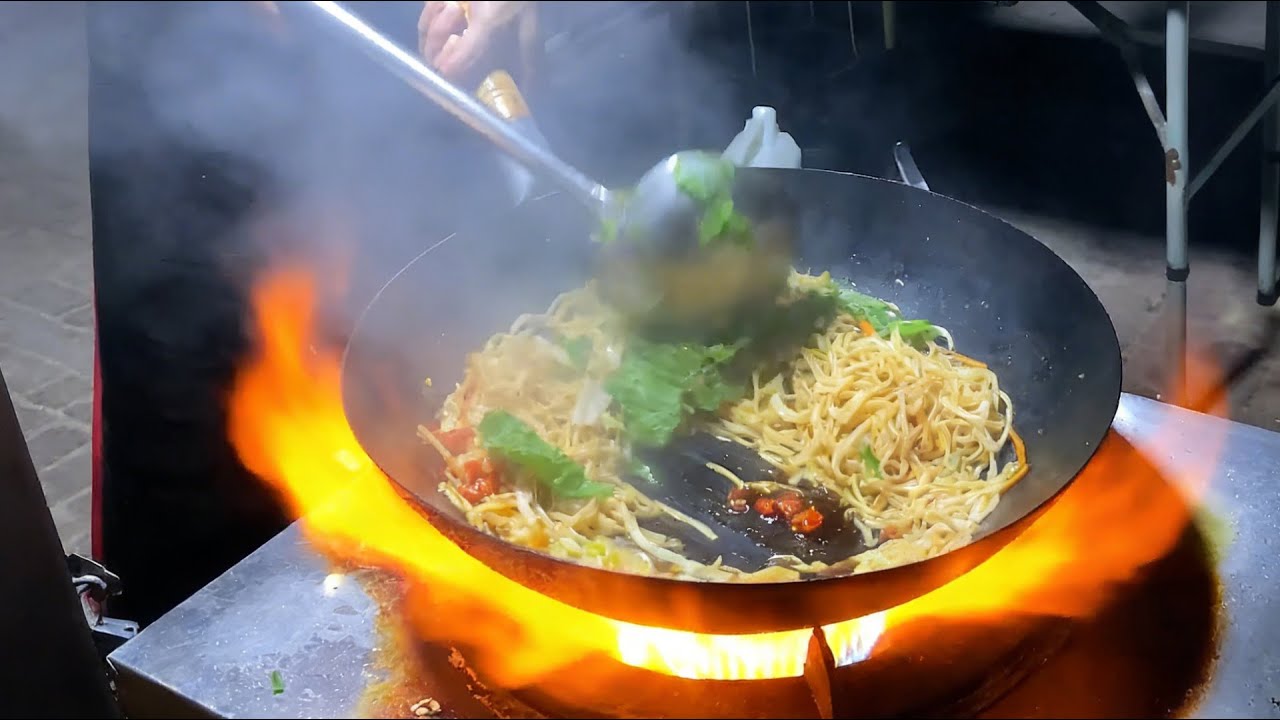 路边炒粉摊的市井烟火味，炒粉炒饭炒面打工人的宵夜美食~ food in the night market - Chinese Street Food