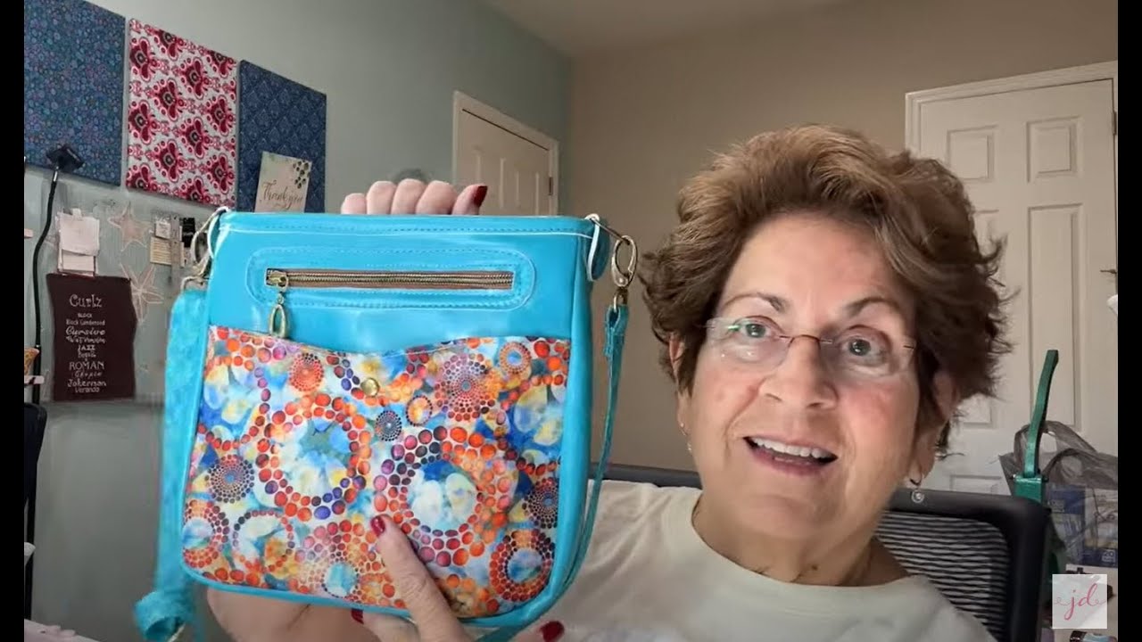 The Gaia Crossbody a pattern by Knotted Thread Co