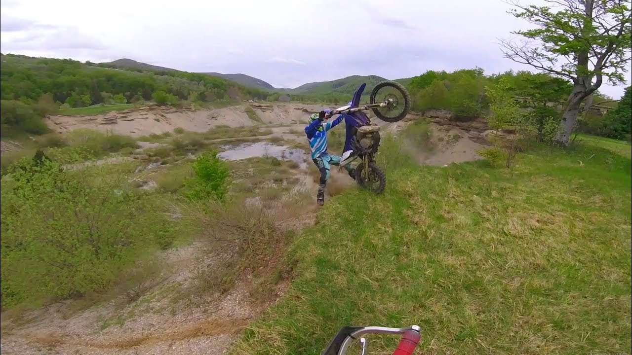 Hard enduro riding: Raw 2 & 4 stroke sounds