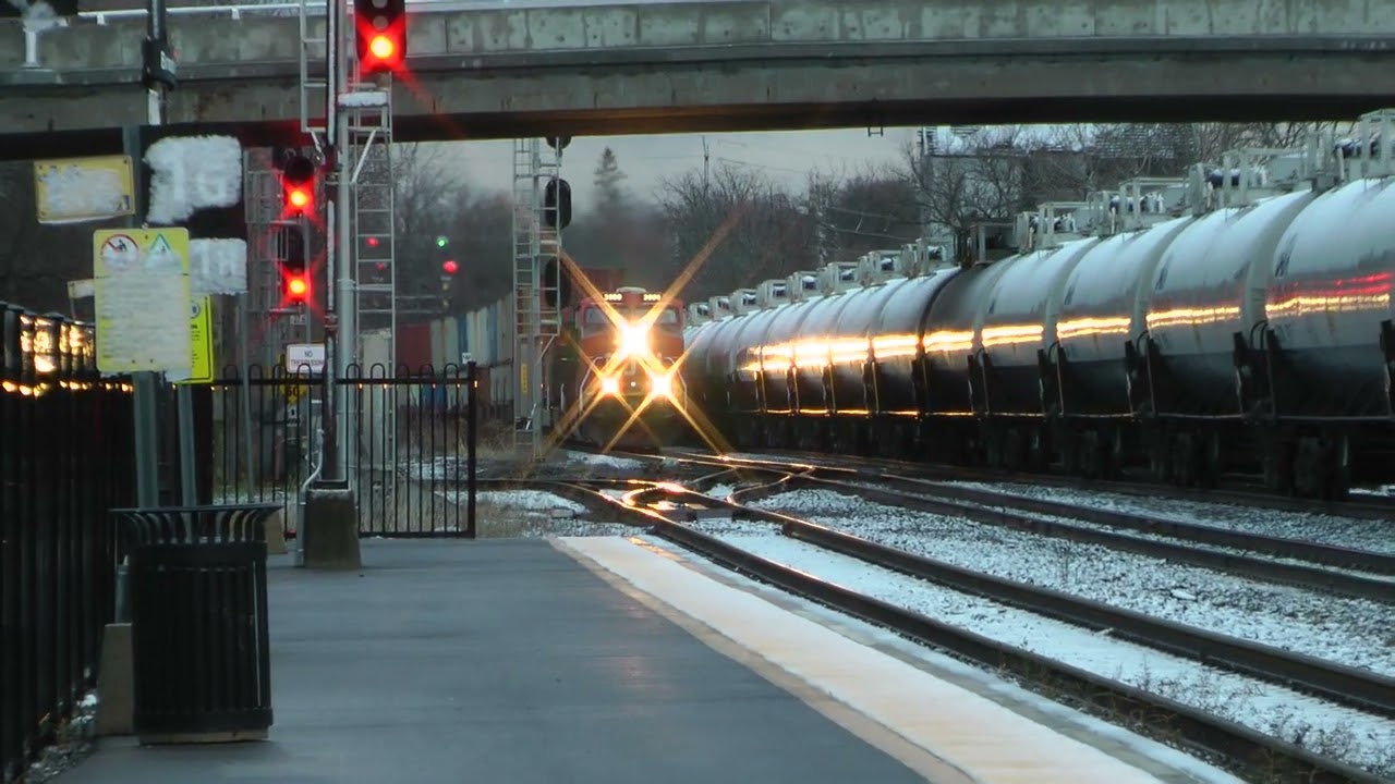 CN Train 368 Eastbound Meets CN Train 149 Westbound November 27, 2025