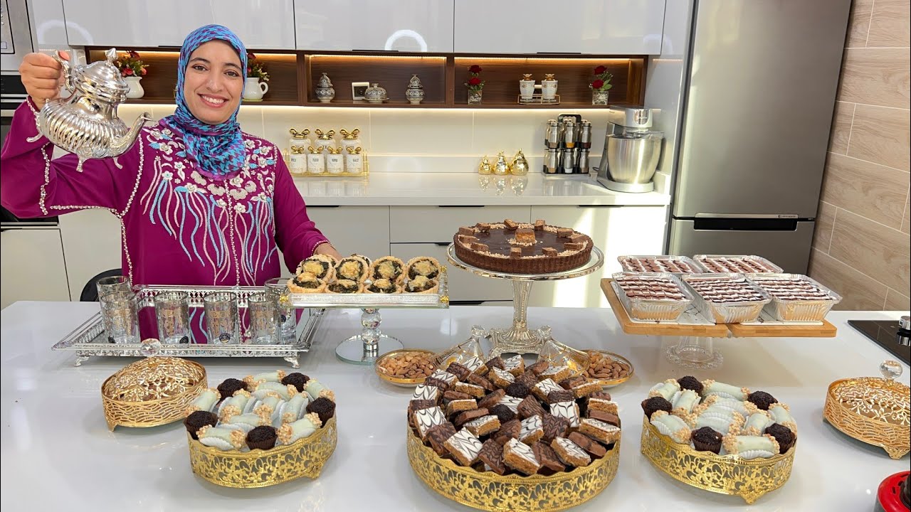 عراضة زاهية و باهية 💪 فرحت بضيافي كيكة البيضة الواحدة طارط سنيكرز وحلويات بعجينة واحدة و مملحات روعة
