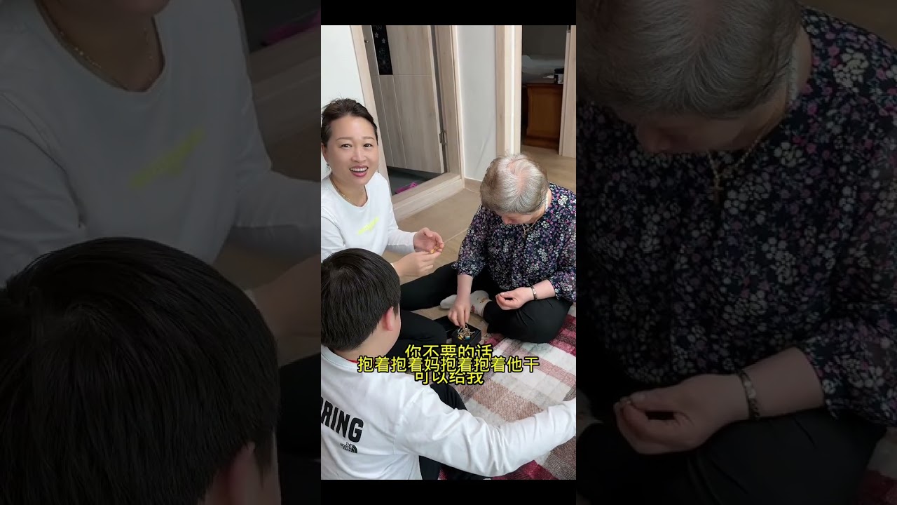 公公说想让我们搬过来一起住，把房子收拾好了再搬回去，我不想来，因为现在住的房子不是我老公的名字，再一个这房子年头也太多了，我想就算贷款买一个也行，这样会给孩子安全感，姐妹们你们说我的想法对不？