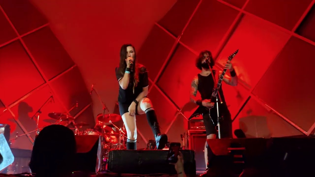 INRAZA 'Stuck' ao vivo no Cine Joia
