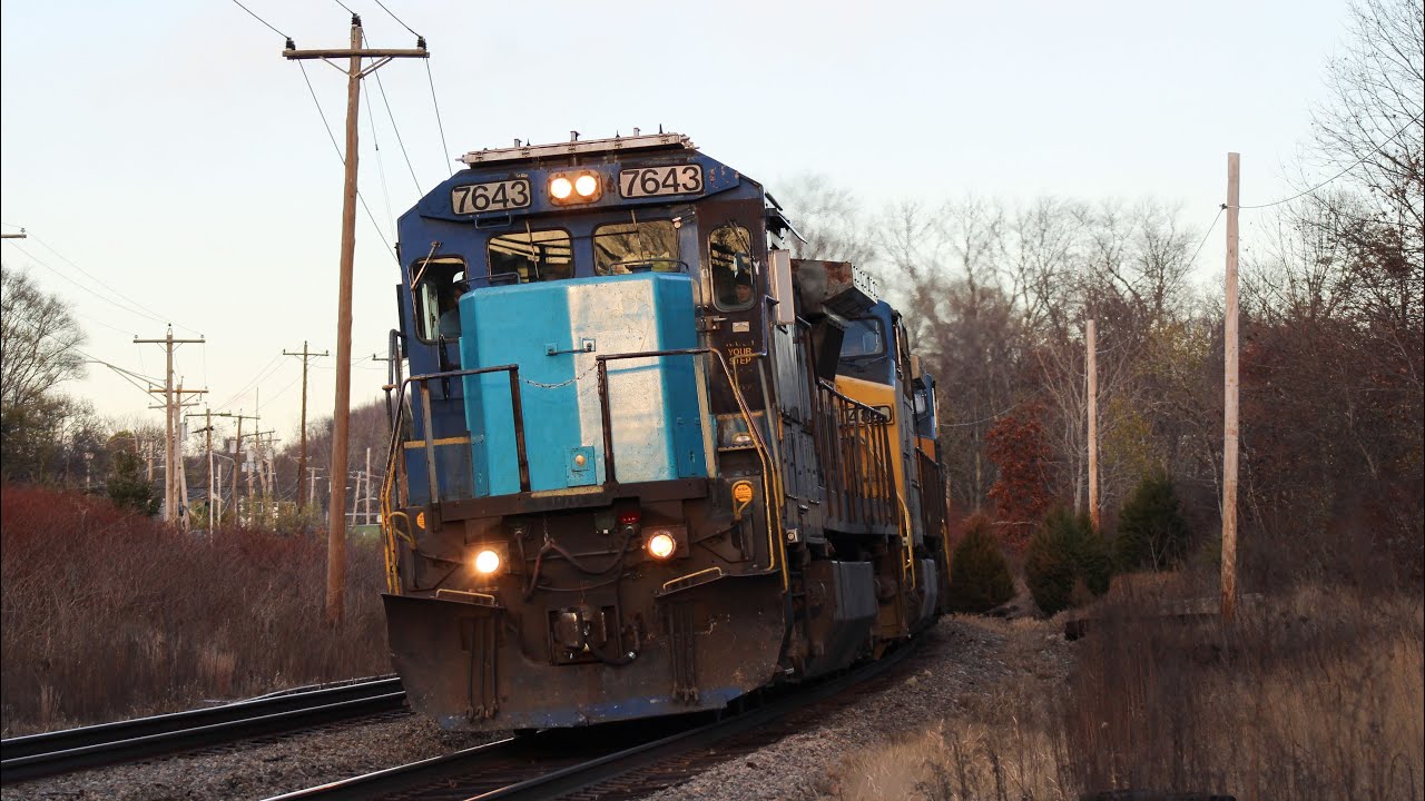 CSX M427 with MEC 7643 at Marblehead St. 11/20/22