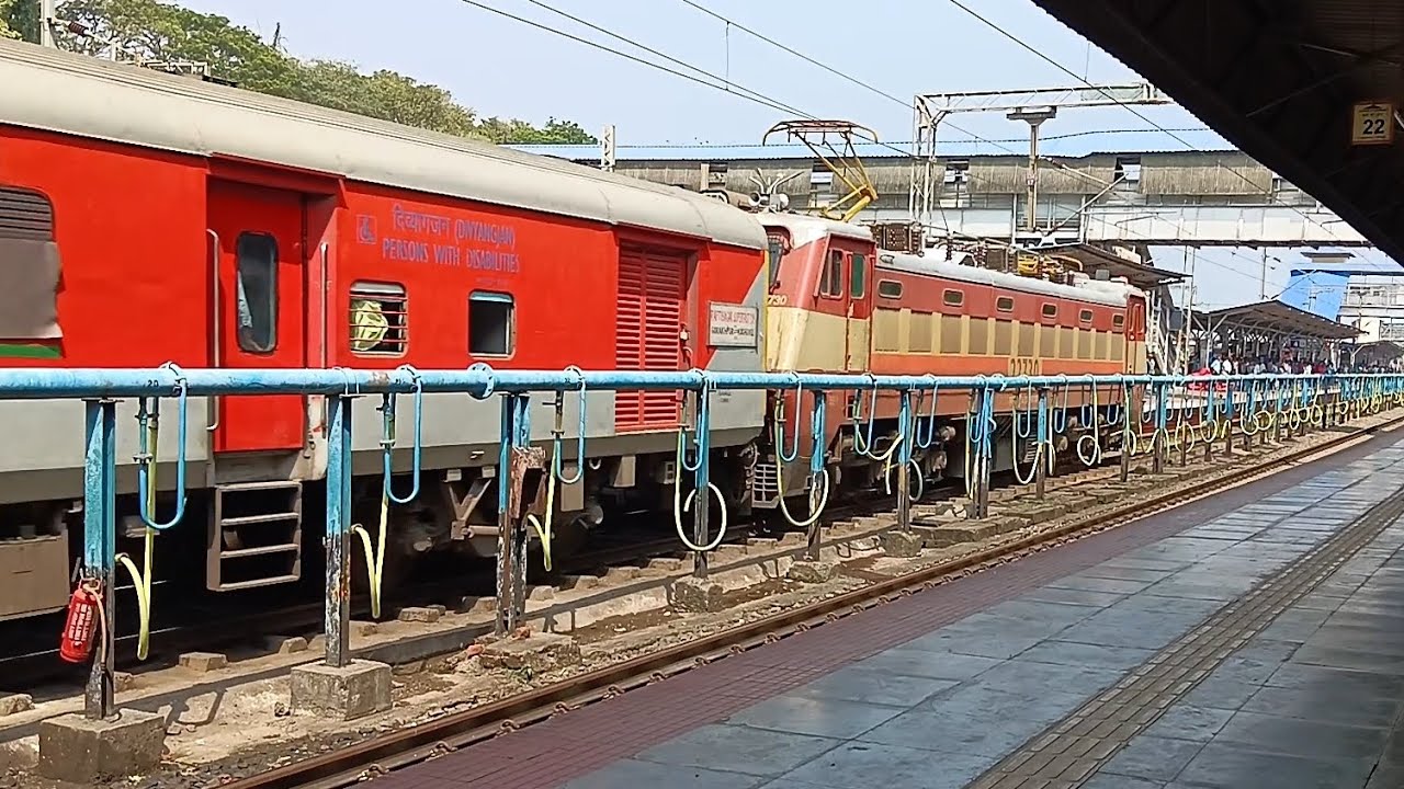 Kochuveli - Gorakhpur Rapti Sagar Express / Arriving Palakkad Junction