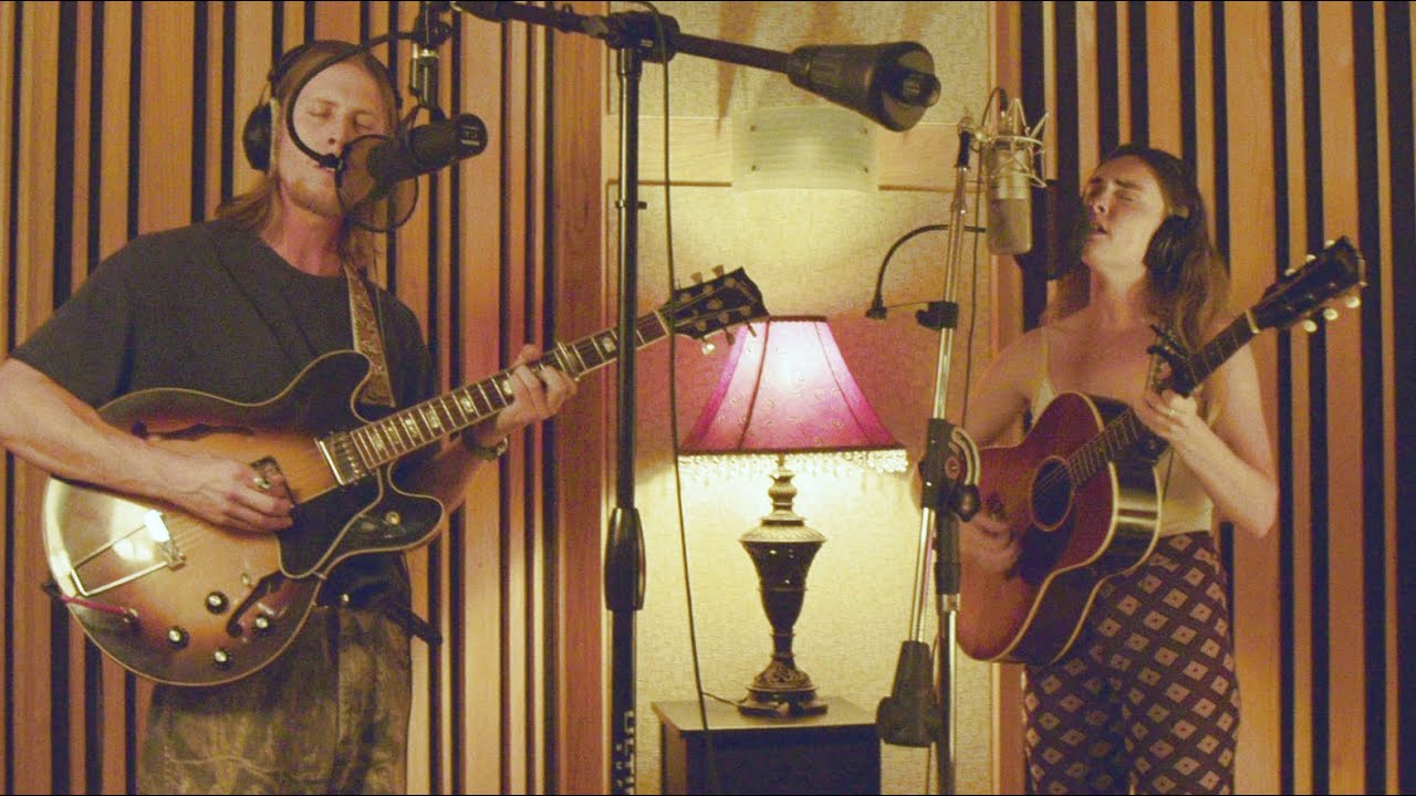 Little Hopes - Maxine (Official Live Session)
