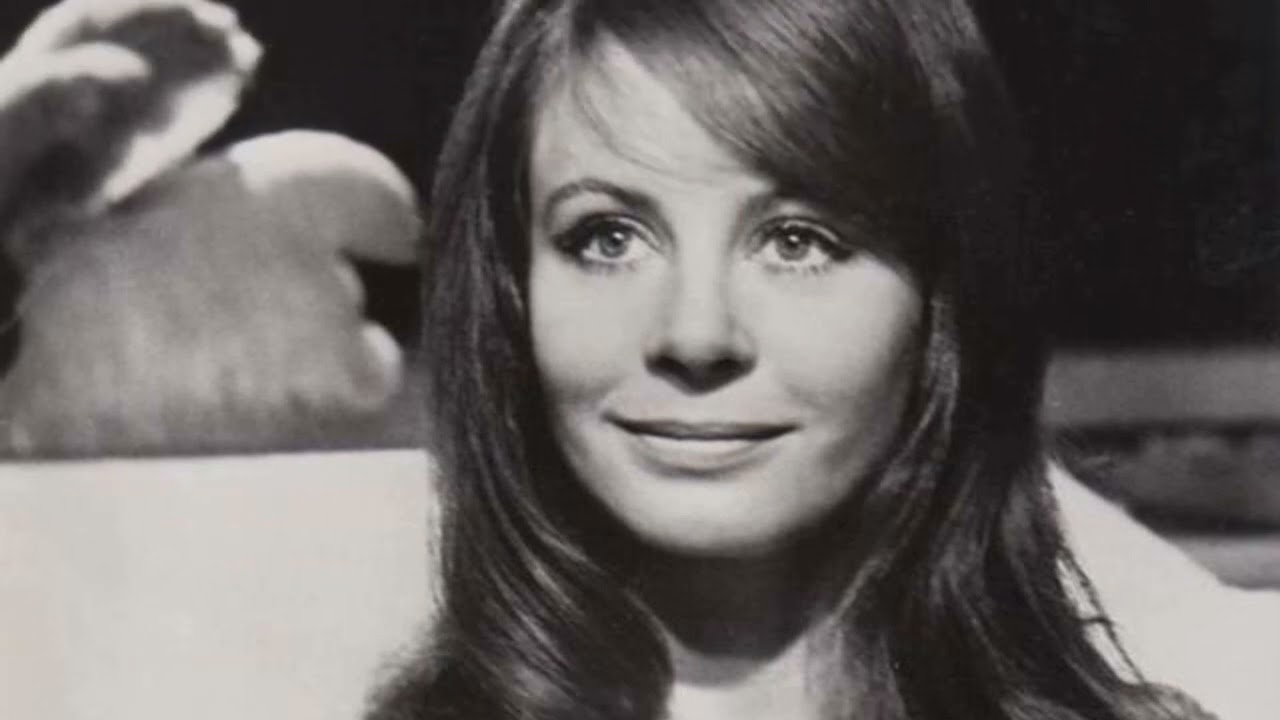 Sarah Miles - Dark Secrets About A Beloved Hollywood Star