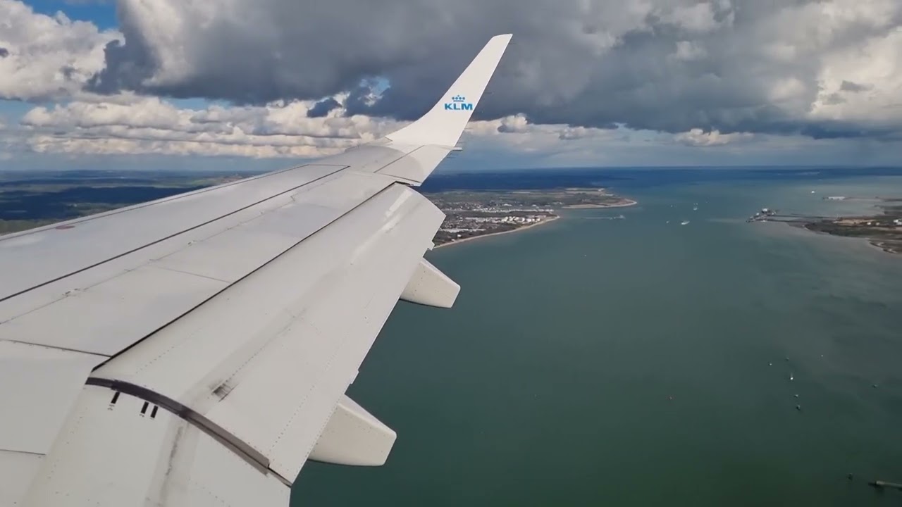 KLM flight landing at Southampton Airport 19.4.2024 @kevinbrook8759