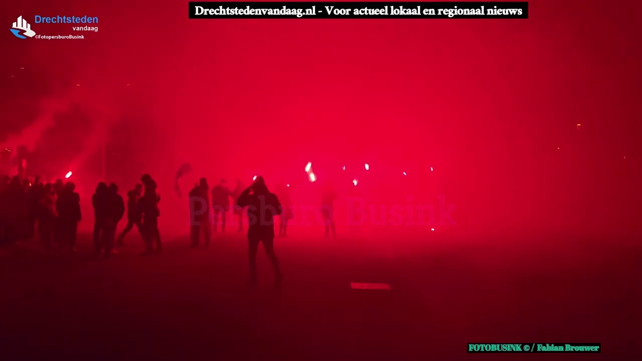 Demonstratie tegen komst AZC bij sporthal in Arkel
