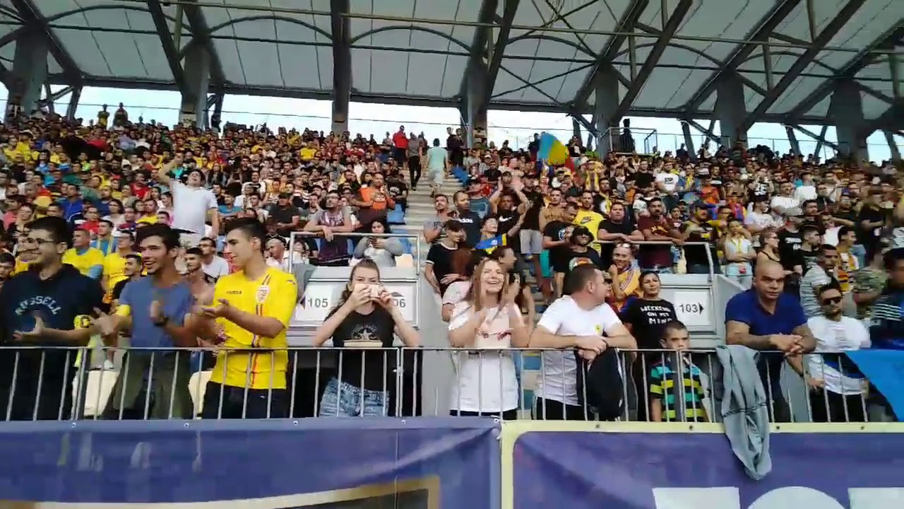 Atmosfera din tribune la Rom&acirc;nia - Malta