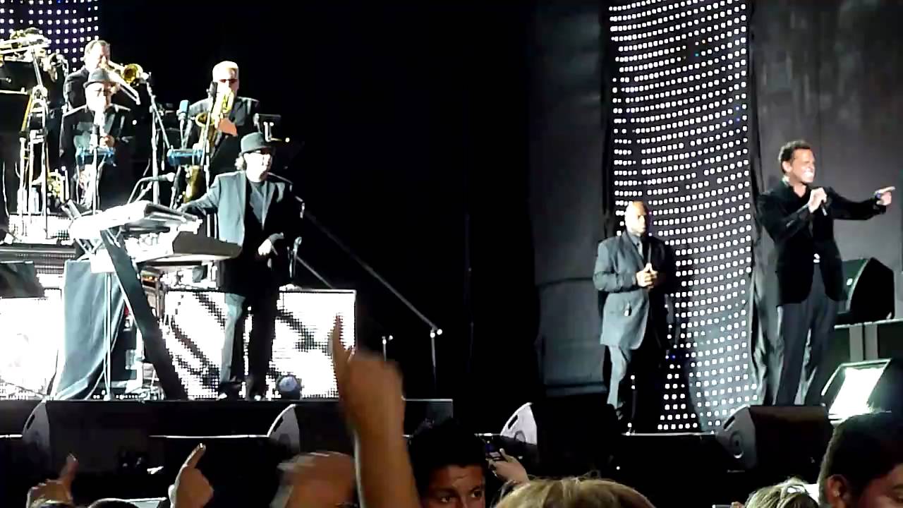 Luis Miguel - Medley Clásicos II (Velez 27-11-2010 HD 720p).m2ts