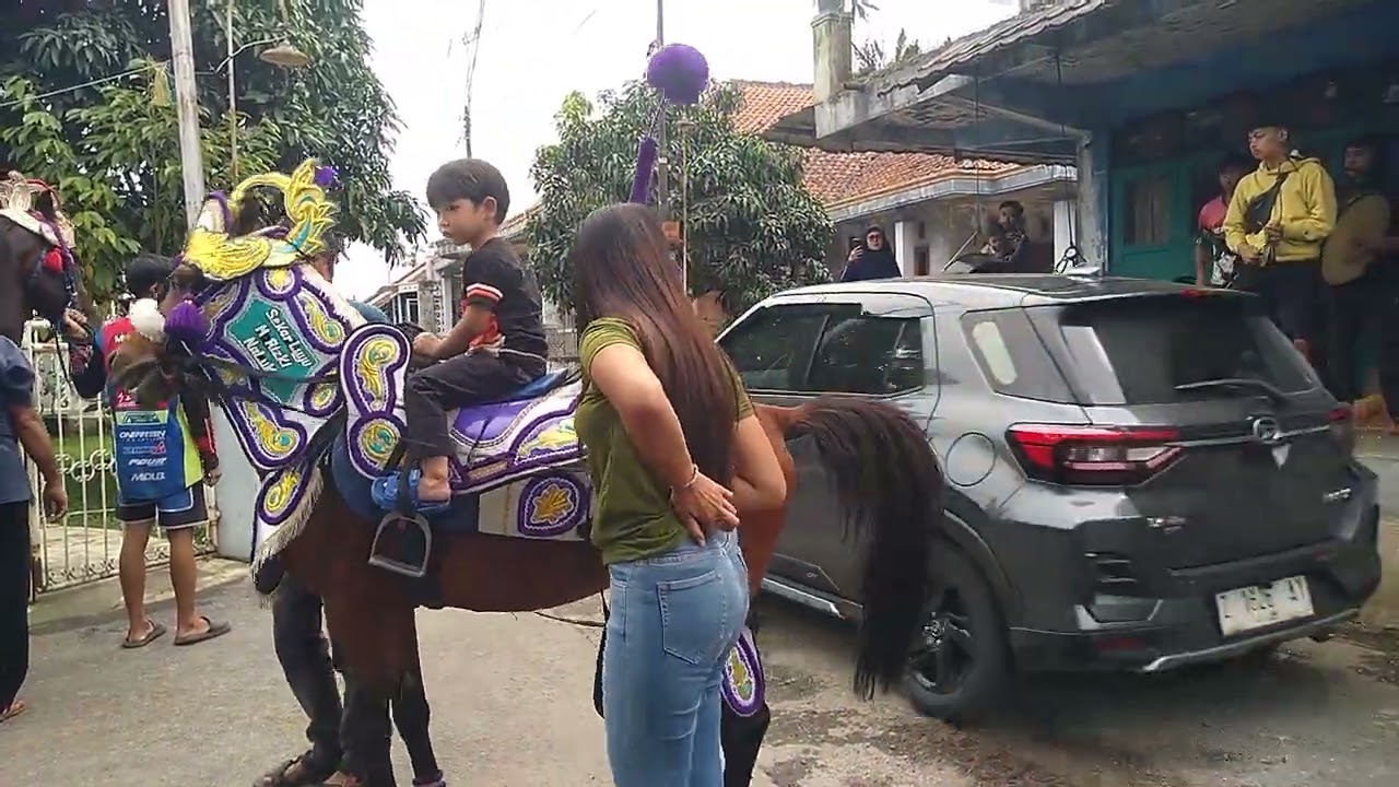 Ketika Neng Desti pegang kuda  #Sekarluyu #srinanjung #ngabuburit #arimbiputra
