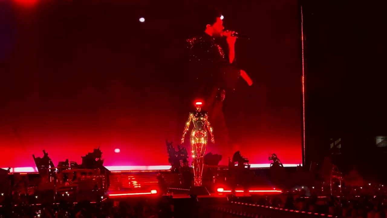 The Weeknd playing Kiss Land and Often live in Chicago 2025