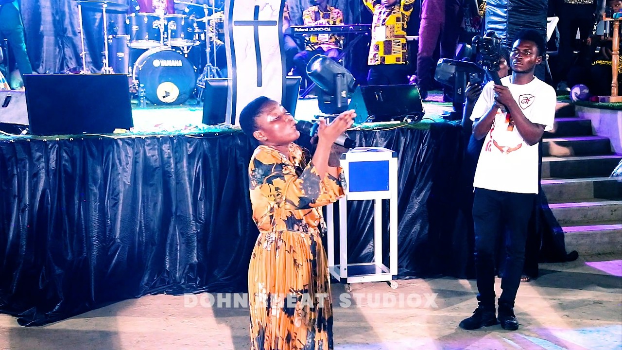 Adomba Fausty is on blaze🔥- Holy Spirit Manifestation😭at Ashiyie  -Too much oil