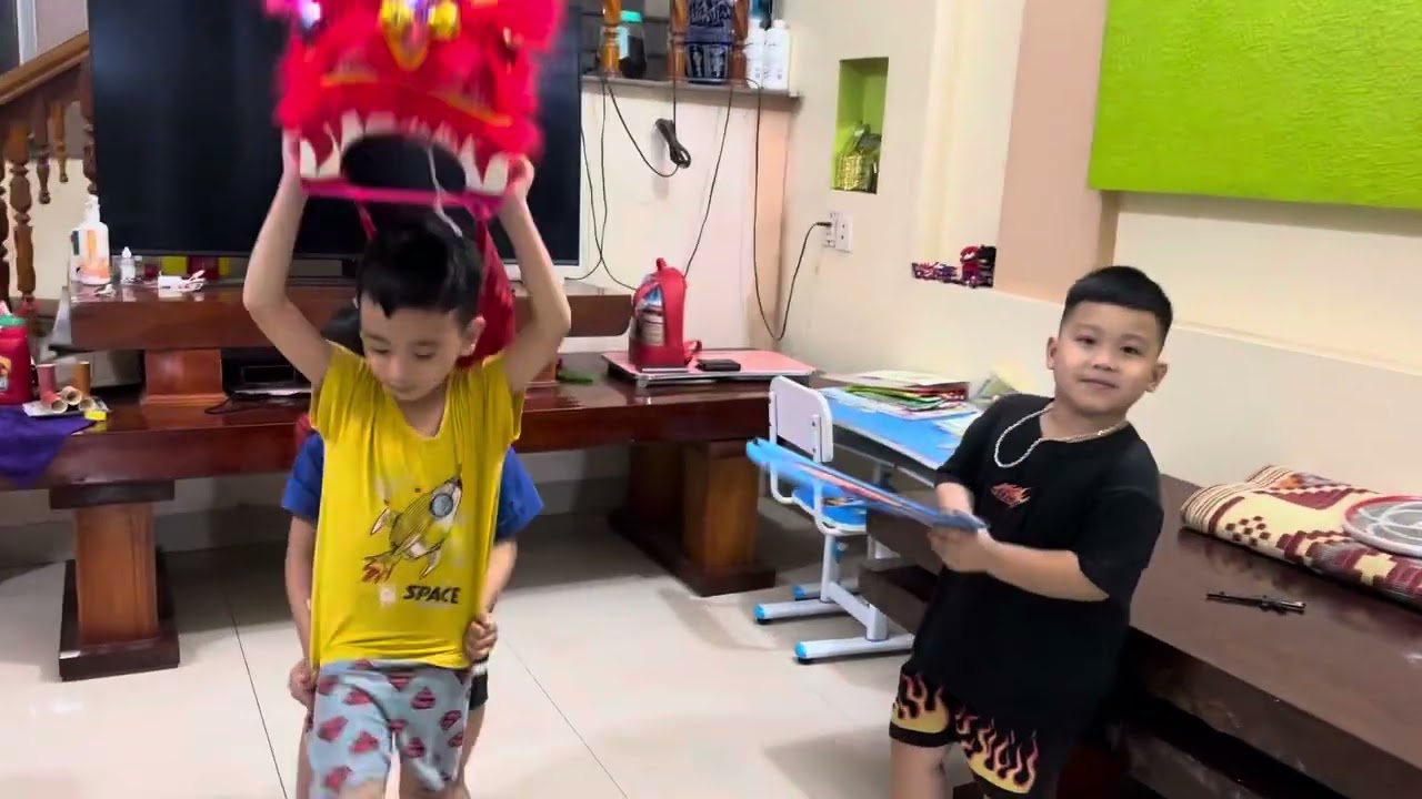 Đội bạn của Núi tập dượt chuẩn bị cho trung thu năm sau