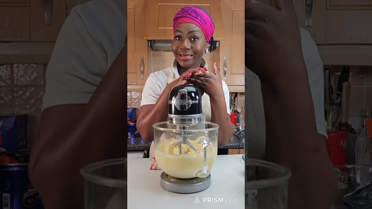 Live|Christmas Cupcake Recipe | Make these Vanilla & Chocolate cupcakes at home