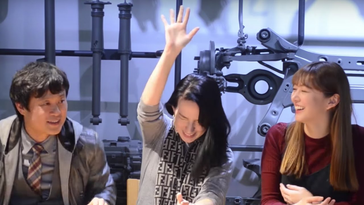 COREANOS FALANDO PORTUGUÊS  com Woolara e Mr Kim