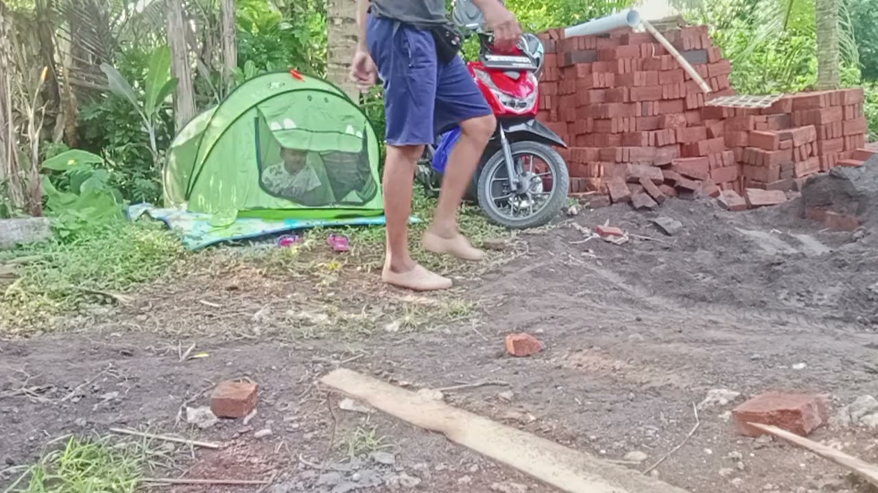 Pasang tenda buat Dede Nova