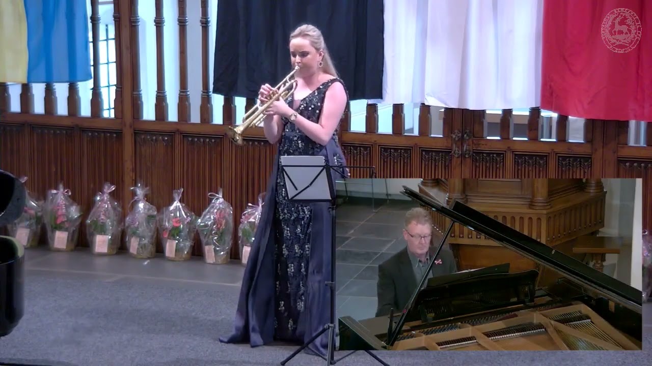 Melissa Venema performing My heart will go on (Titanic)