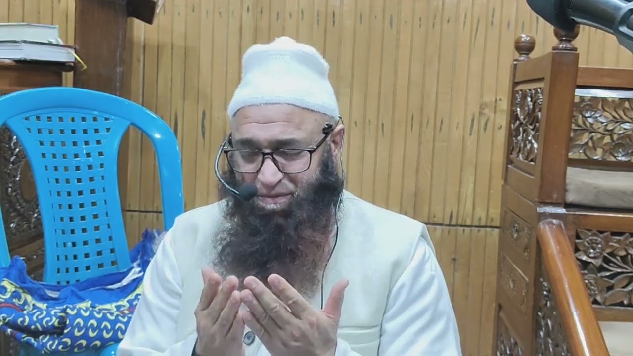 Emotional Dua By Hazrat Mufti Nazir Ahmad Qasmi Sahab DB At Mahraja Bazar Srinagar.