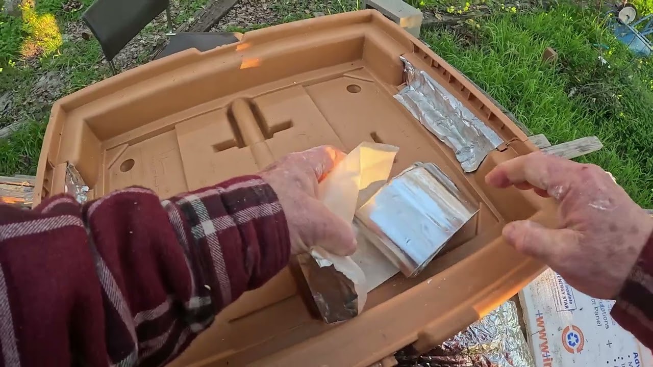 Dec 29 HIVE CHECK OAV n stuffs #honey #beekeeper #beehive #varroa #apimaye #instavap #oxalicacid