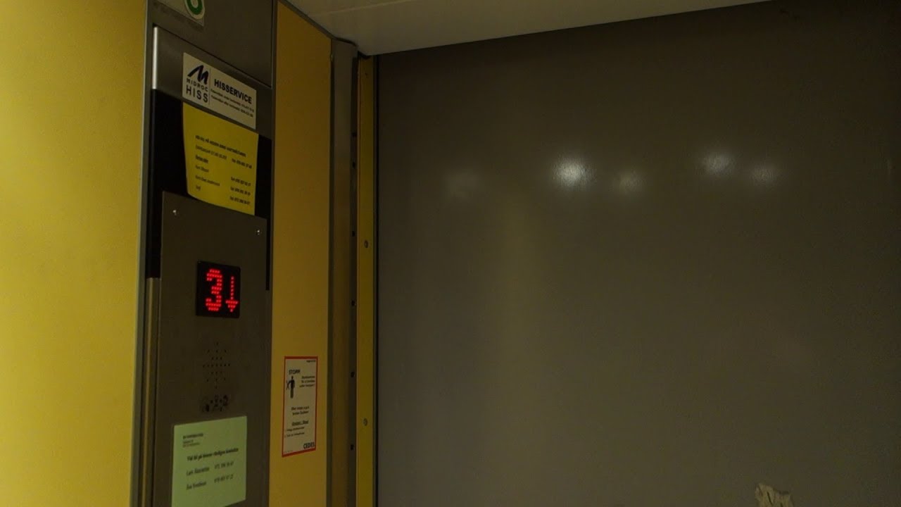 1990 KONE (mod.) Roped Hydraulic Elevator @ Reffelmansvägen 3B, Hudiksvall, Sweden.