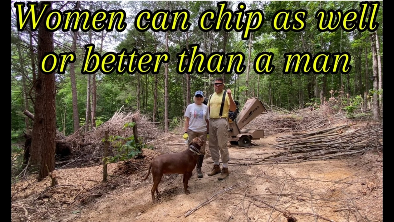 How to use a wood chipper Women can chip great!!  Bigbear Power BBC72 pushed to the limit by a woman