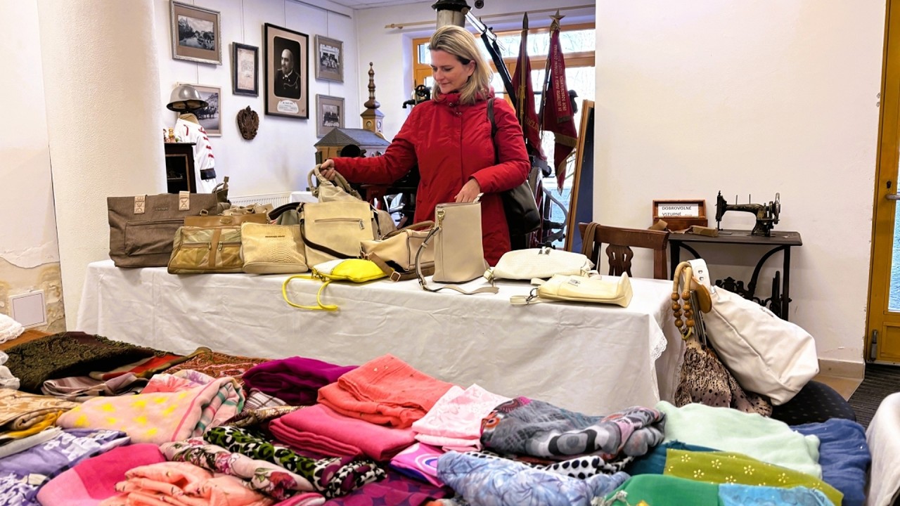 Charitativní kabelkový bazar je zpátky