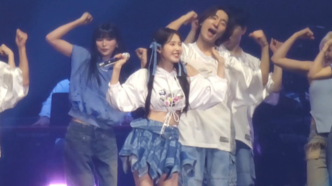 240420 IU 'H.E.R.' in Singapore - Blueming (블루밍) | 아이유 싱가포르 콘서트 직캠 4K60FPS
