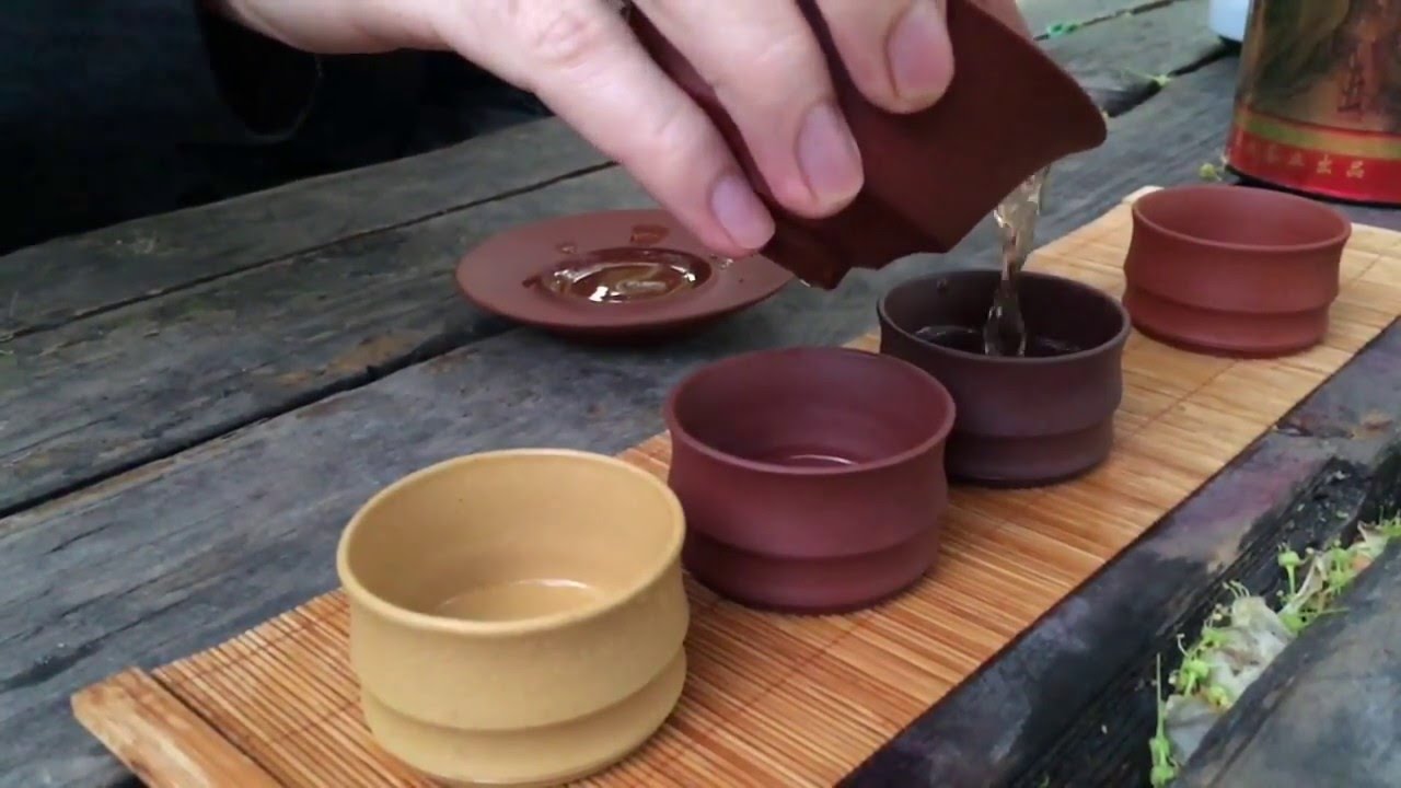 Lev&eacute;l Teah&aacute;z - Dancong  (Chaozhou gongfu tea brewing style with Gaiwan)