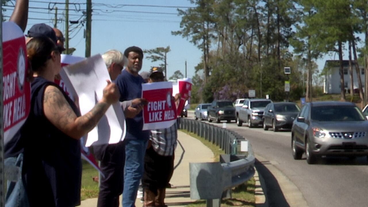 Augusta postal workers protest privatization of USPS