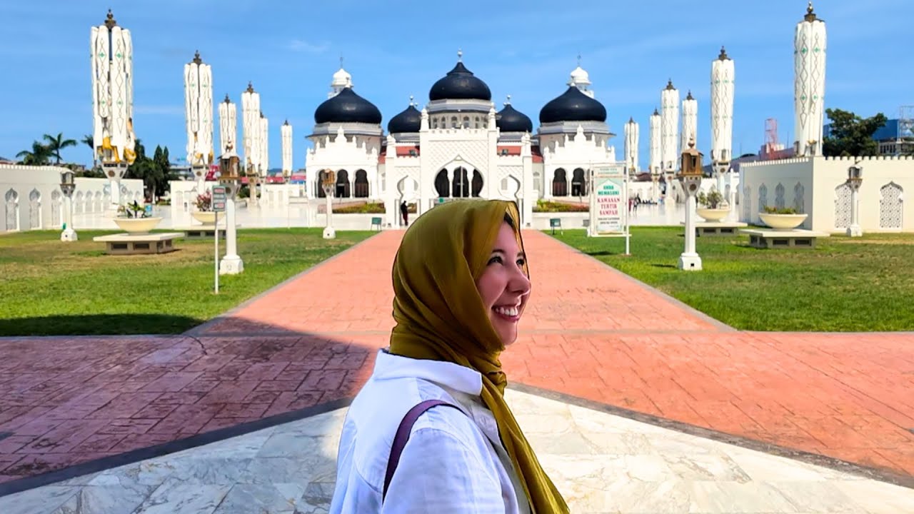 this is what indonesia's sharia law city is really like (banda aceh)