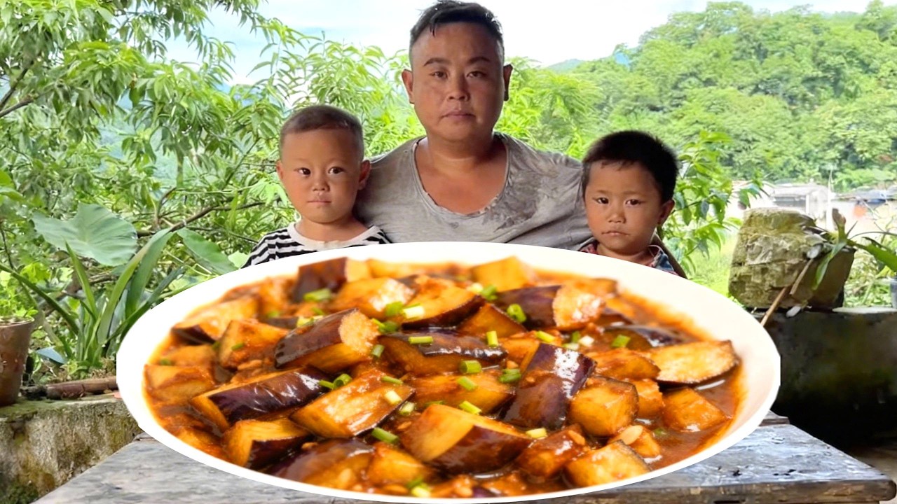 懂事儿子心疼爸爸干活辛苦，趁爸爸给家里洗鞋子的时候帮爸爸干其他的家务，真是太能干了！#亲子 #萌娃 #美食 #农村