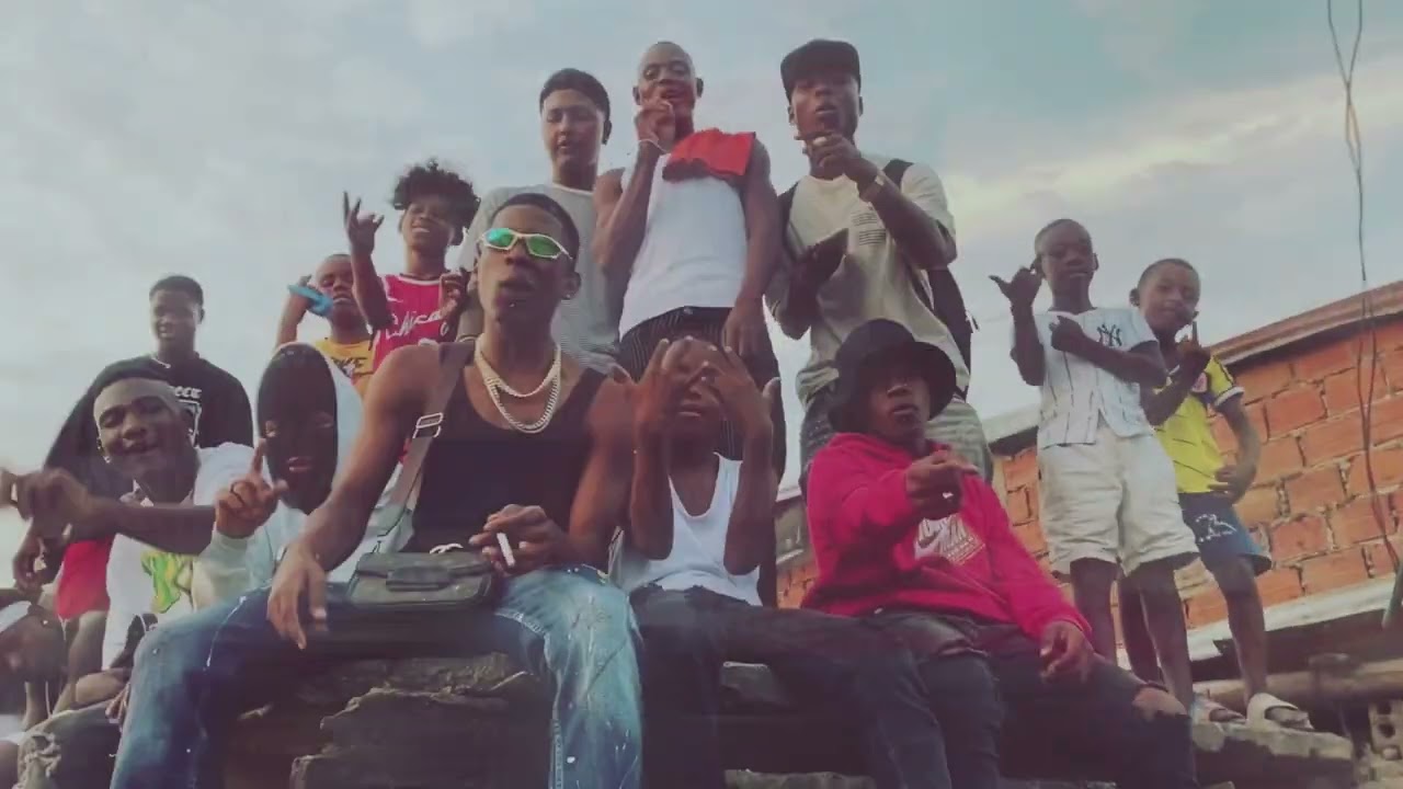 Plex&acute;Tar - Perros Por Mi (video Oficial)