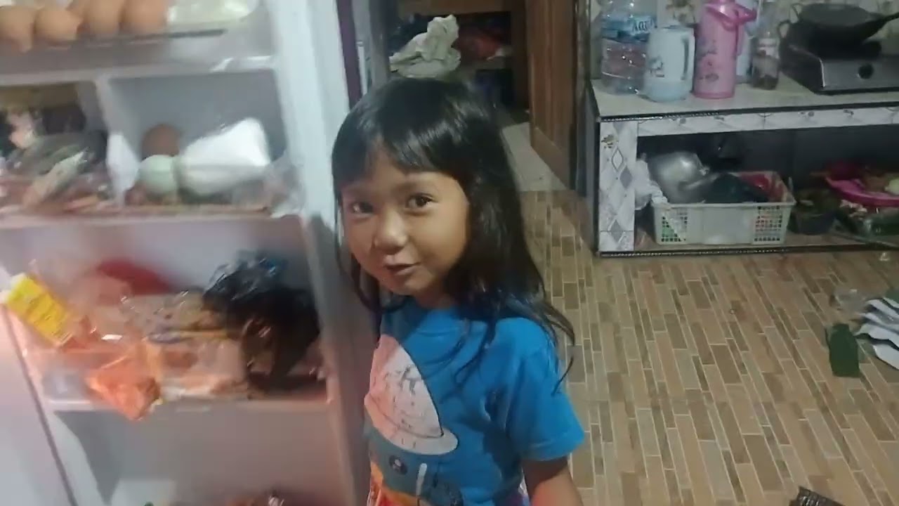BOCIL Hujan hujan makan tempe goreng..